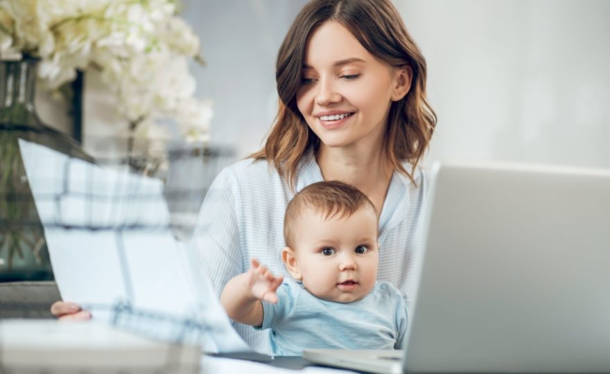 Půjčka na mateřské – jak na ni a na co si dát pozor
